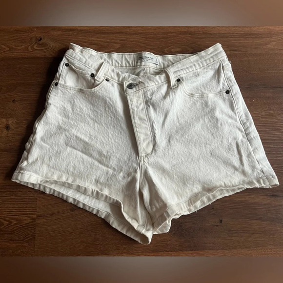 The 90s Relaxed Cut Off Short Criss Cross for Summer - Picture 1 of 7